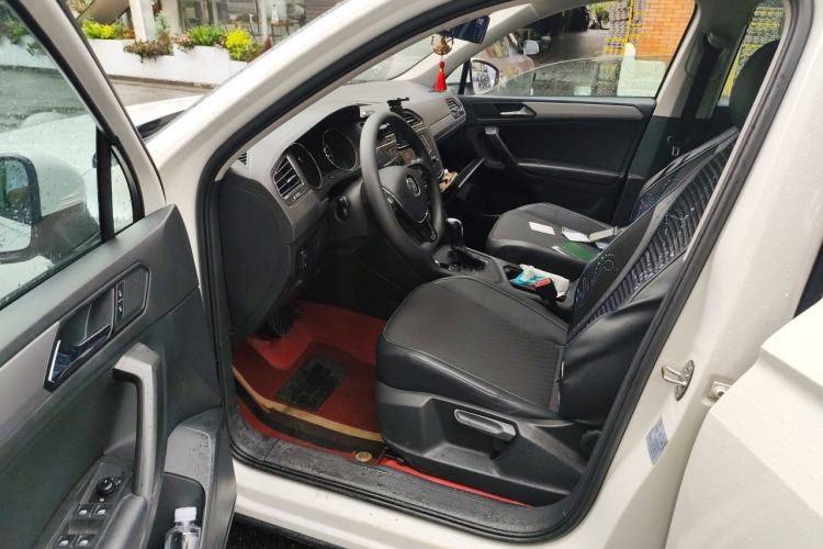 Used Volkswagen Tiguan L 2018 330TSI Automatic Two-Wheel Drive Luxury Edition Driver Seat
