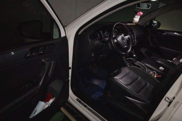 Used Volkswagen Tiguan L 2018 330TSI Automatic Two-Wheel Drive Luxury Edition Driver Seat