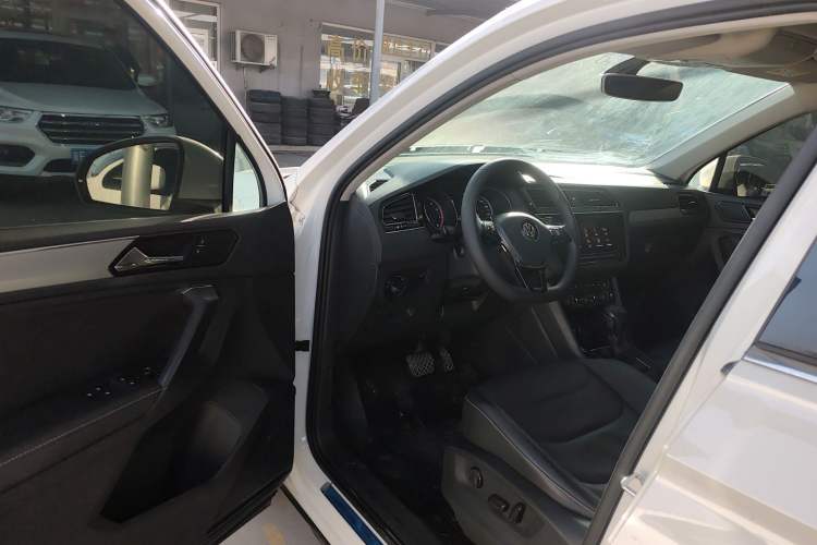 Used Volkswagen Tiguan L 2018 Facelift 330TSI Automatic Two-Wheel Drive Luxury Edition Driver Seat
