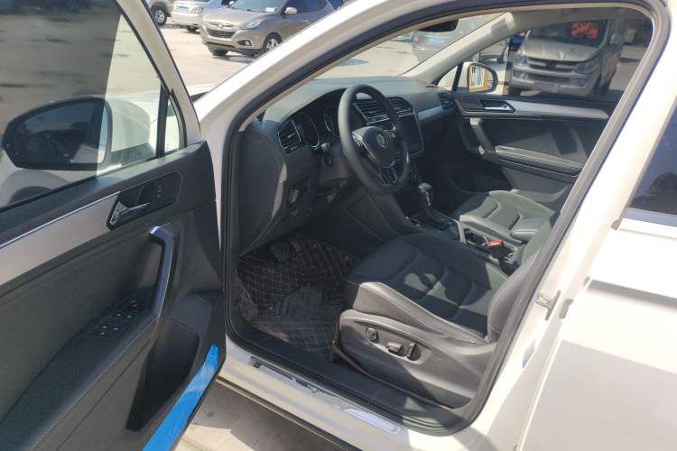 Used Volkswagen Tiguan L 2018 Facelift 330TSI Automatic Two-Wheel Drive Luxury Edition Driver Seat