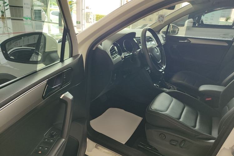 Used Volkswagen Tiguan L 2018 330TSI Automatic Two-Wheel Drive Luxury Edition Driver Seat