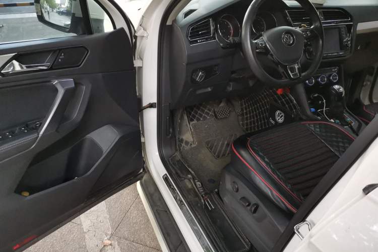 Used Volkswagen Tiguan L 2018 330TSI Automatic Two-Wheel Drive Luxury Edition Driver Seat