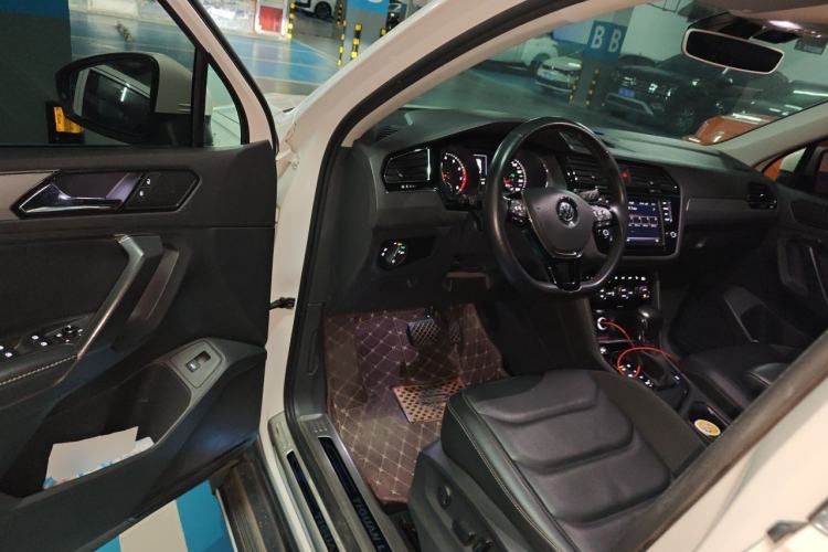 Used Volkswagen Tiguan L 2018 380TSI Automatic All-Wheel Drive Luxury Edition Driver Seat