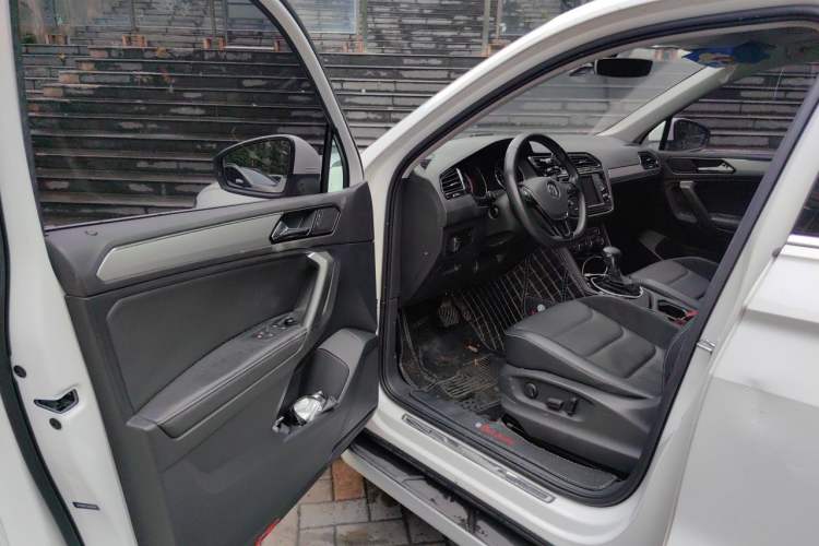 Used Volkswagen Tiguan L 2018 330TSI Automatic Two-Wheel Drive Luxury Edition Driver Seat
