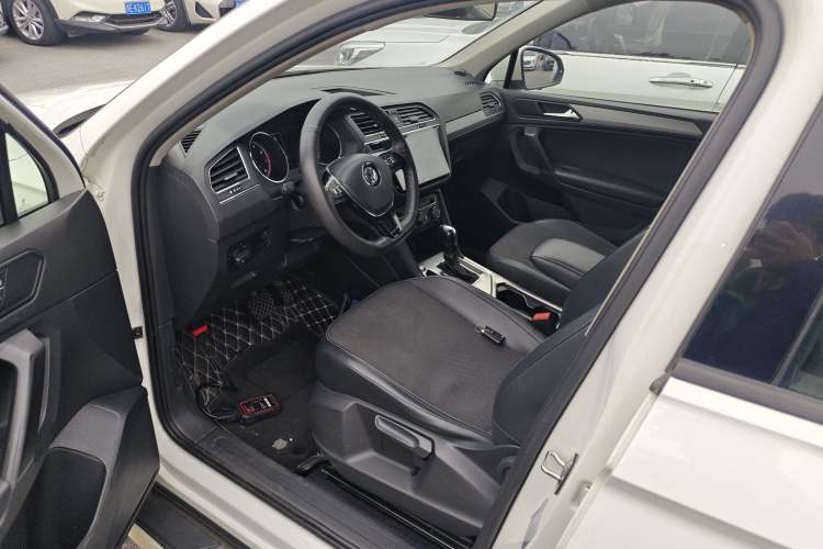 Used Volkswagen Tiguan L 2018 Revised Version 330TSI Automatic Two-Wheel Drive Trendy Edition Driver Seat