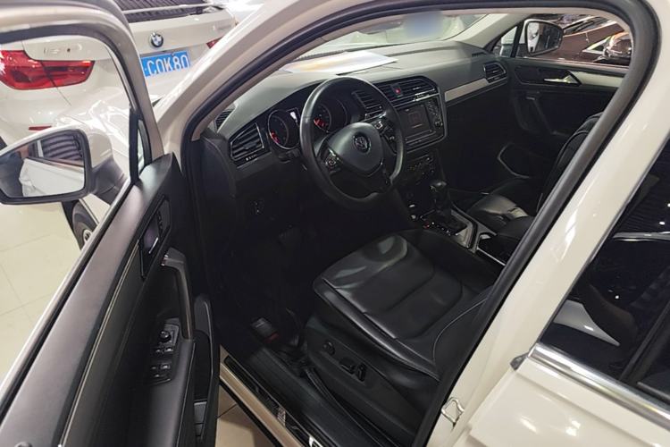 Used Volkswagen Tiguan L 2018 330TSI Automatic Two-Wheel Drive Luxury Edition Driver Seat