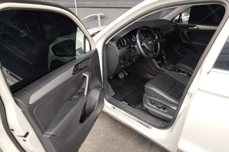 Used Volkswagen Tiguan L 2018 330TSI Automatic Two-Wheel Drive Luxury Edition Driver Seat