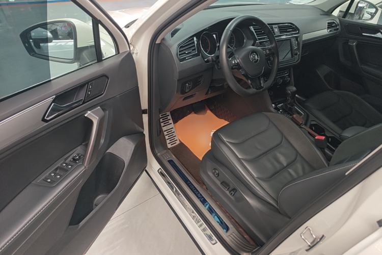 Used Volkswagen Tiguan L 2018 330TSI Automatic Two-Wheel Drive Luxury Edition Driver Seat