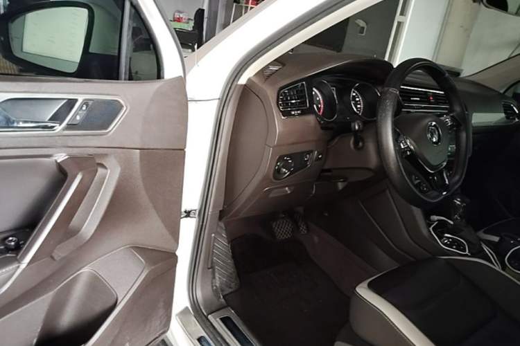 Used Volkswagen Tiguan L 2018 330TSI Automatic Two-Wheel Drive Luxury Edition Driver Seat