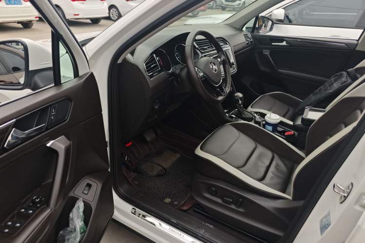 Used Volkswagen Tiguan L 2018 380TSI Automatic All-Wheel Drive Luxury Edition Driver Seat