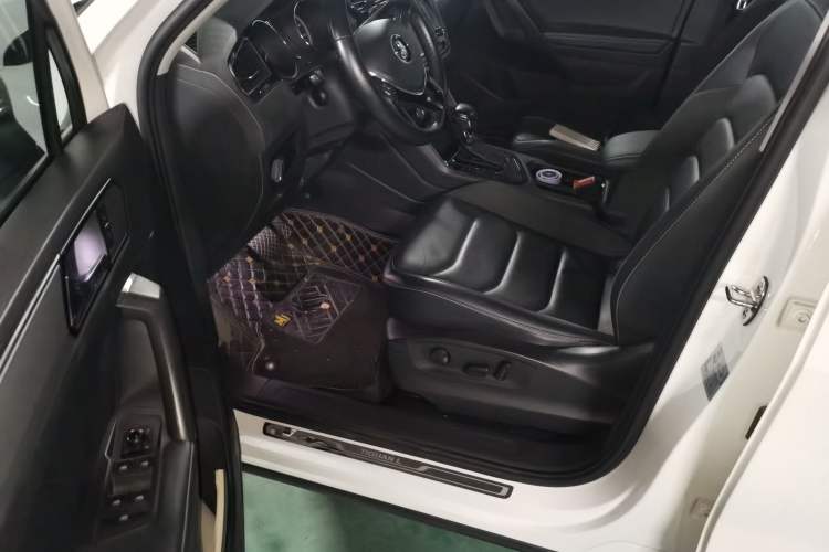 Used Volkswagen Tiguan L 2018 330TSI Automatic Two-Wheel Drive Luxury Edition Driver Seat