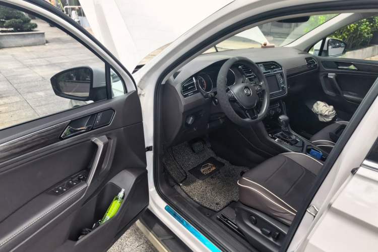 Used Volkswagen Tiguan L 2018 Facelift 330TSI Automatic Two-Wheel Drive Luxury Edition Driver Seat