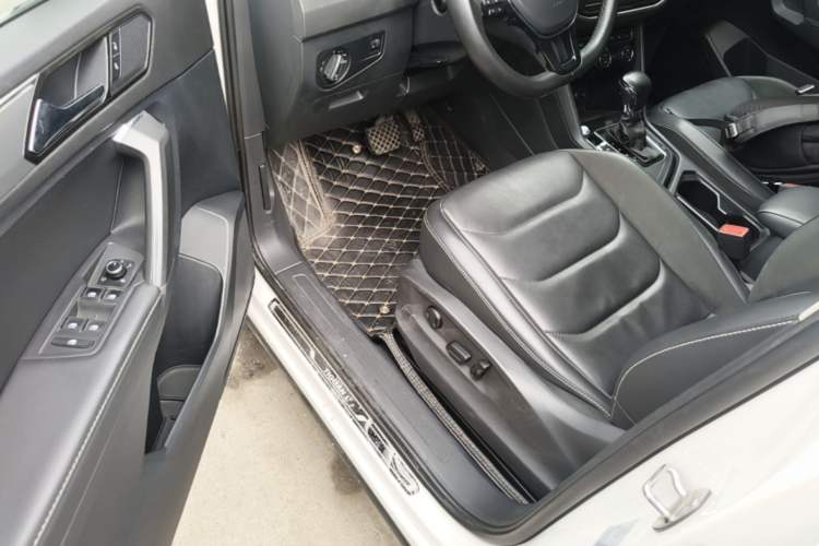 Used Volkswagen Tiguan L 2018 Facelift 330TSI Automatic Two-Wheel Drive Luxury Edition Driver Seat
