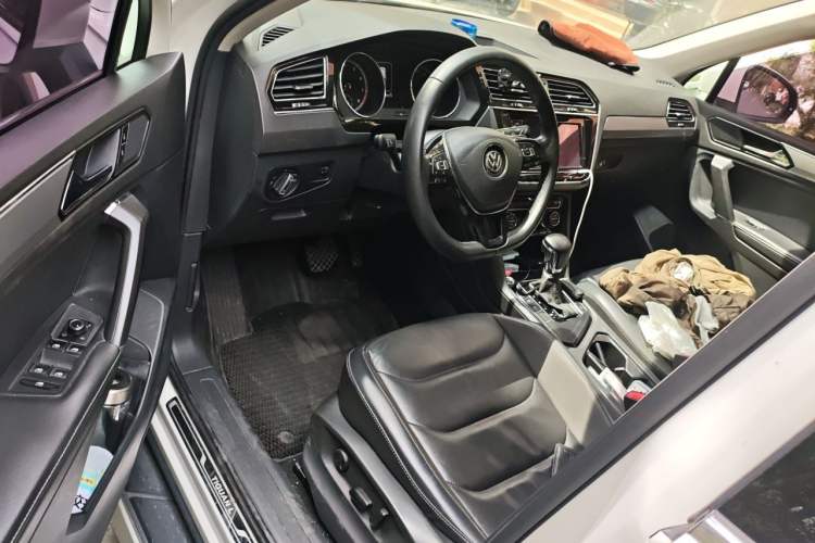 Used Volkswagen Tiguan L 2018 Facelift 330TSI Automatic Two-Wheel Drive Luxury Edition Driver Seat