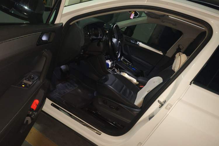 Used Volkswagen Tiguan L 2018 380TSI Automatic All-Wheel Drive Luxury Edition Driver Seat