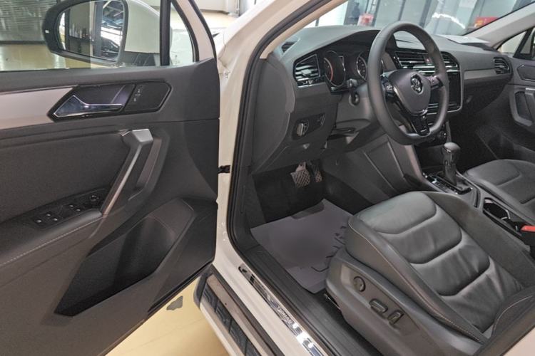 Used Volkswagen Tiguan L 2018 Facelift 330TSI Automatic Two-Wheel Drive Luxury Edition Driver Seat