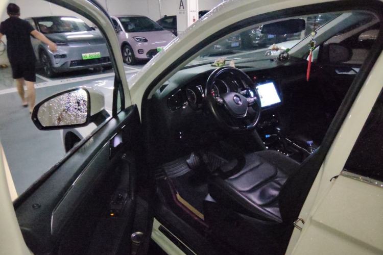 Used Volkswagen Tiguan L 2018 330TSI Automatic Two-Wheel Drive Comfort Edition Driver Seat