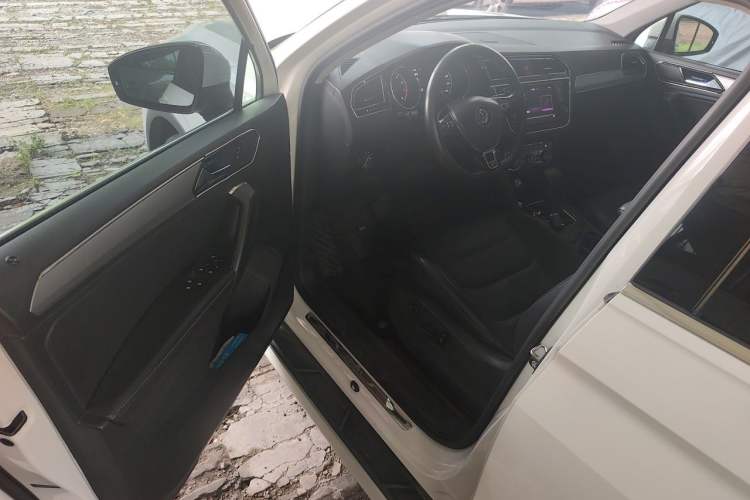 Used Volkswagen Tiguan L 2018 330TSI Automatic Two-Wheel Drive Luxury Edition Driver Seat