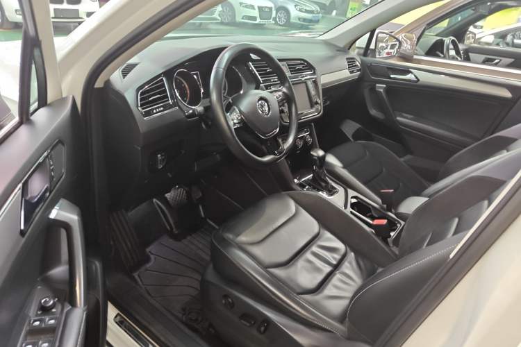 Used Volkswagen Tiguan L 2018 380TSI Automatic All-Wheel Drive Luxury Edition Driver Seat