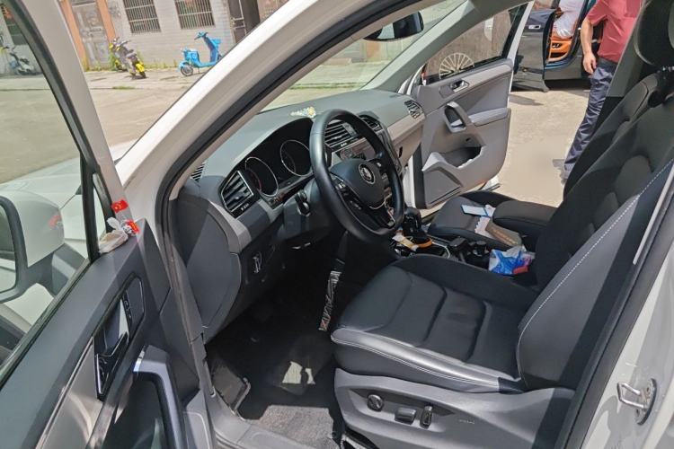 Used Volkswagen Tiguan L 2018 Facelift 330TSI Automatic Two-Wheel Drive Luxury Edition Driver Seat