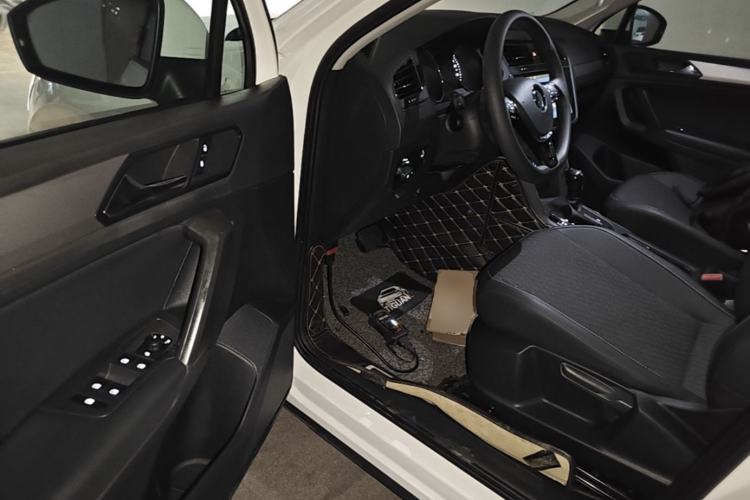 Used Volkswagen Tiguan L 2018 330TSI Automatic Two-Wheel Drive Luxury Edition Driver Seat