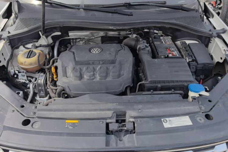Used Volkswagen Tiguan L 2018 330TSI Automatic Two-Wheel Drive Luxury Edition Engine Bay