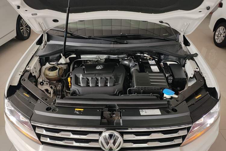 Used Volkswagen Tiguan L 2018 330TSI Automatic Two-Wheel Drive Luxury Edition Engine Bay