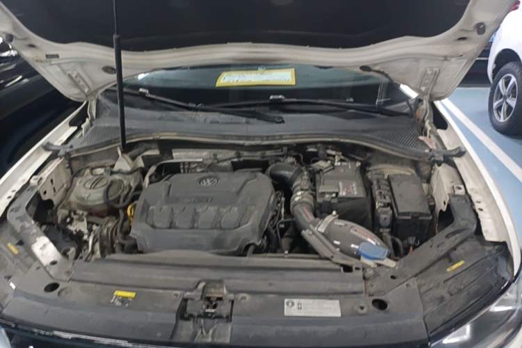 Used Volkswagen Tiguan L 2018 330TSI Automatic Two-Wheel Drive Luxury Edition Engine Bay