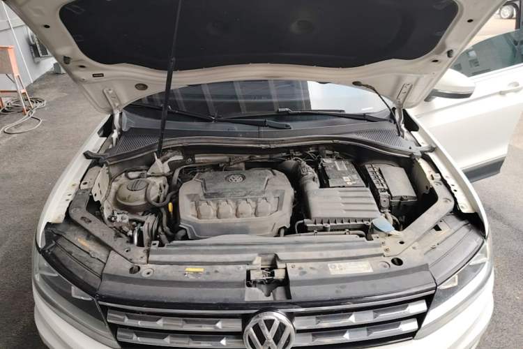 Used Volkswagen Tiguan L 2018 330TSI Automatic Two-Wheel Drive Luxury Edition Engine Bay