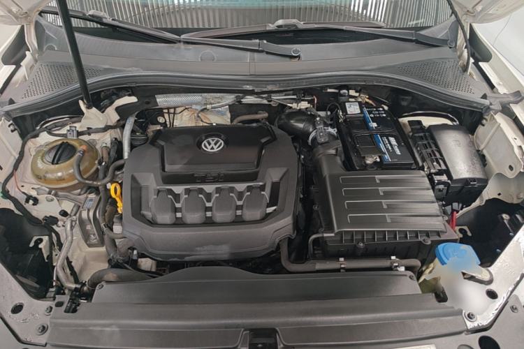 Used Volkswagen Tiguan L 2018 330TSI Automatic Two-Wheel Drive Luxury Edition Engine Bay