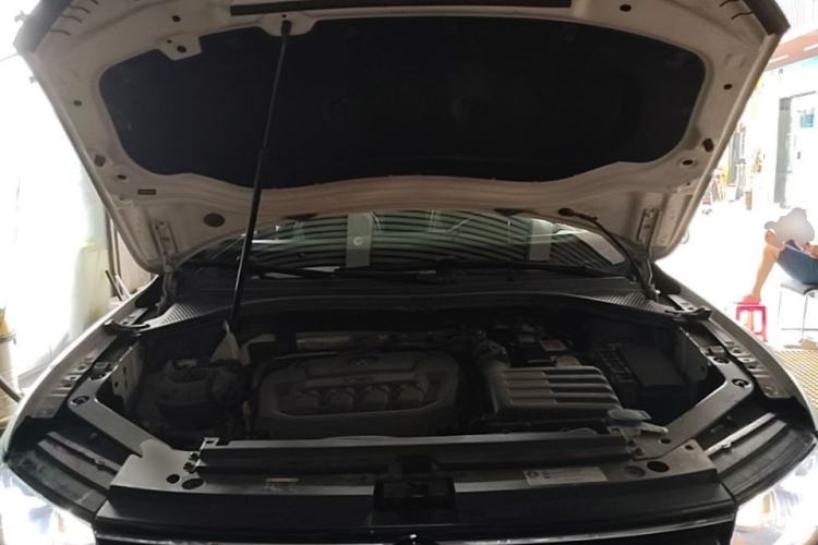 Used Volkswagen Tiguan L 2018 330TSI Automatic Two-Wheel Drive Luxury Edition Engine Bay