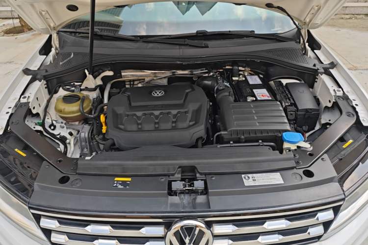 Used Volkswagen Tiguan L 2018 330TSI Automatic Two-Wheel Drive Luxury Edition Engine Bay
