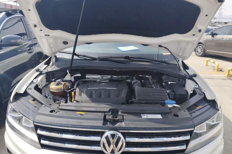 Used Volkswagen Tiguan L 2018 330TSI Automatic Two-Wheel Drive Luxury Edition Engine Bay