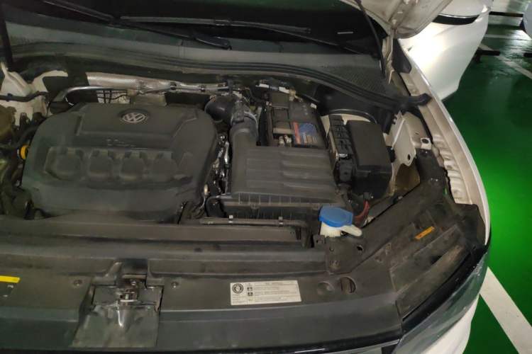 Used Volkswagen Tiguan L 2018 330TSI Automatic Two-Wheel Drive Luxury Edition Engine Bay Left