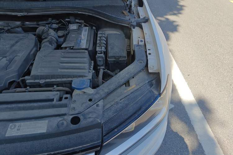 Used Volkswagen Tiguan L 2018 330TSI Automatic Two-Wheel Drive Luxury Edition Engine Bay Left