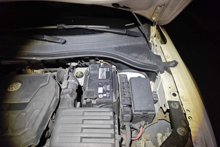 Used Volkswagen Tiguan L 2018 330TSI Automatic Two-Wheel Drive Luxury Edition Engine Bay Left