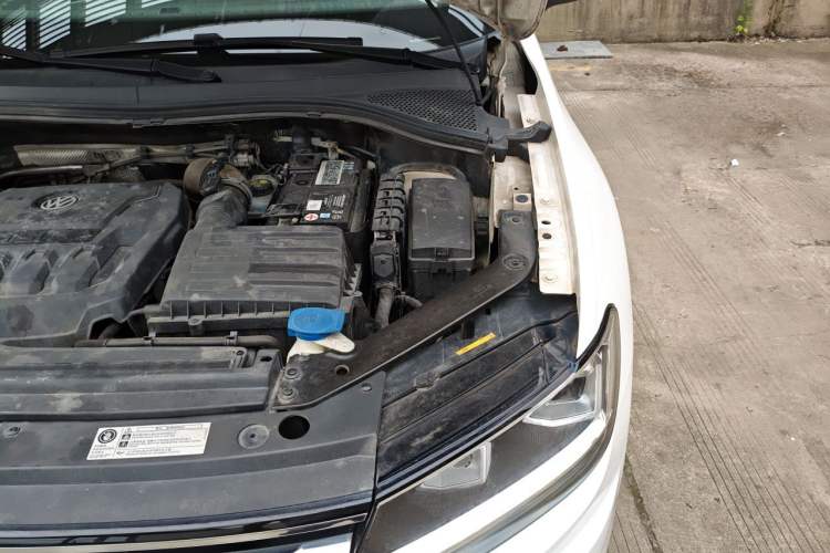 Used Volkswagen Tiguan L 2018 330TSI Automatic Two-Wheel Drive Comfort Edition Engine Bay Left