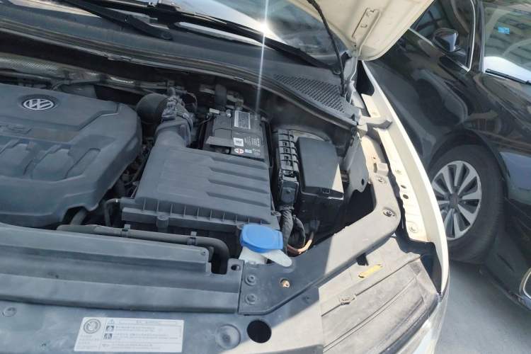 Used Volkswagen Tiguan L 2018 Revised Version 330TSI Automatic Two-Wheel Drive Trendy Edition Engine Bay Left