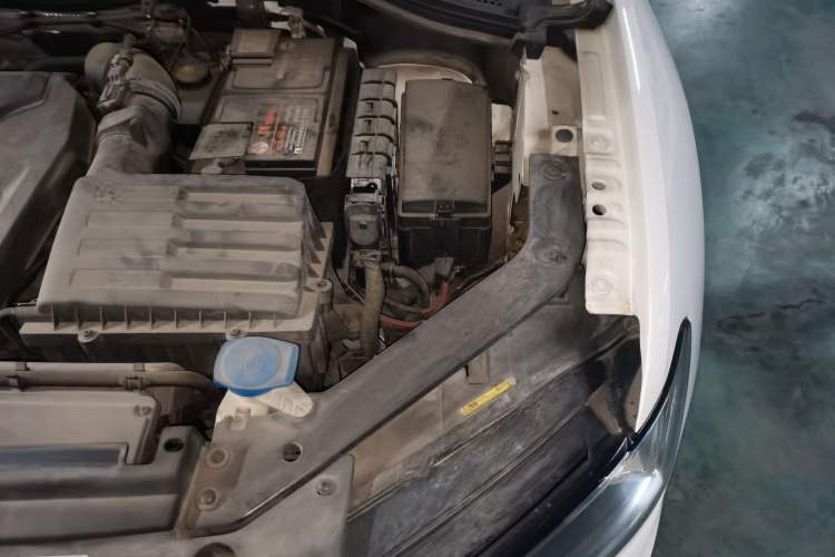 Used Volkswagen Tiguan L 2018 330TSI Automatic Two-Wheel Drive Luxury Edition Engine Bay Left