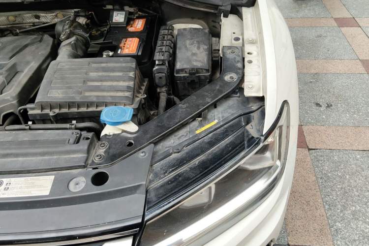 Used Volkswagen Tiguan L 2018 330TSI Automatic Two-Wheel Drive Comfort Edition Engine Bay Left