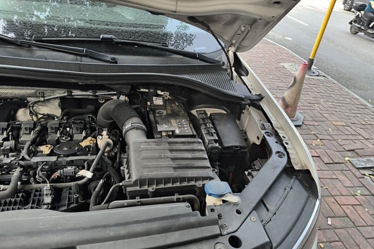 Used Volkswagen Tiguan L 2018 380TSI Automatic All-Wheel Drive Luxury Edition Engine Bay Left