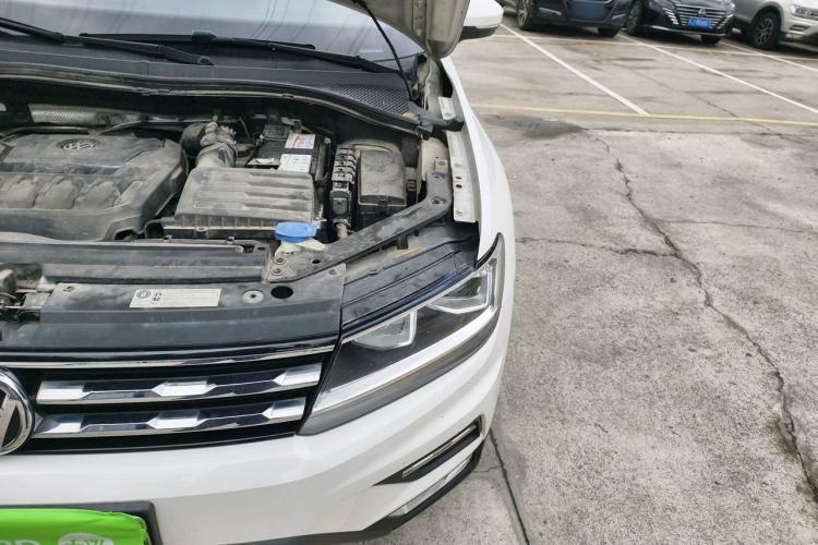 Used Volkswagen Tiguan L 2018 330TSI Automatic Two-Wheel Drive Luxury Edition Engine Bay Left