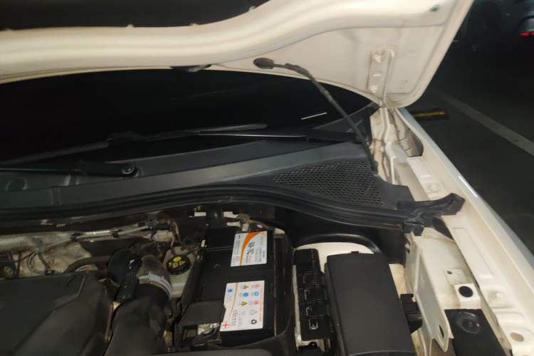 Used Volkswagen Tiguan L 2018 330TSI Automatic Two-Wheel Drive Luxury Edition Engine Bay Left