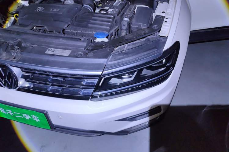 Used Volkswagen Tiguan L 2018 380TSI Automatic All-Wheel Drive Luxury Edition Engine Bay Left