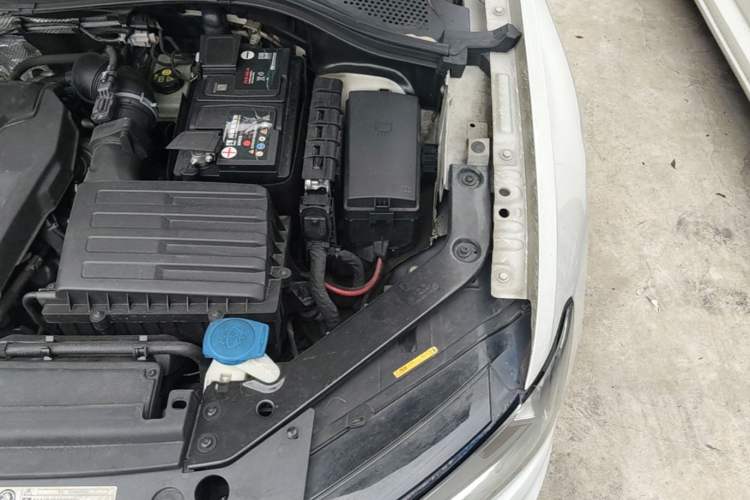 Used Volkswagen Tiguan L 2018 330TSI Automatic Two-Wheel Drive Luxury Edition Engine Bay Left