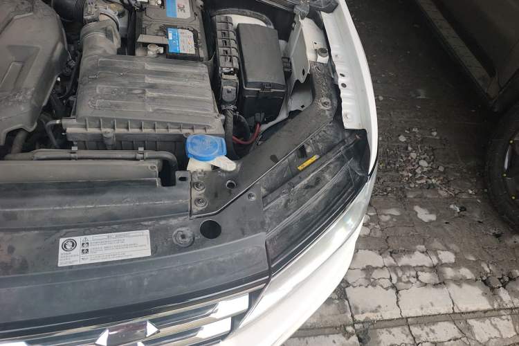 Used Volkswagen Tiguan L 2018 330TSI Automatic Two-Wheel Drive Luxury Edition Engine Bay Left
