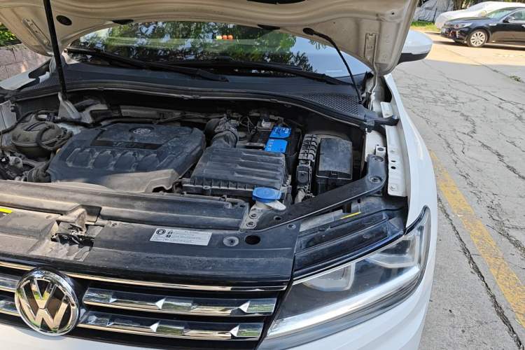 Used Volkswagen Tiguan L 2018 330TSI Automatic Two-Wheel Drive Luxury Edition Engine Bay Left