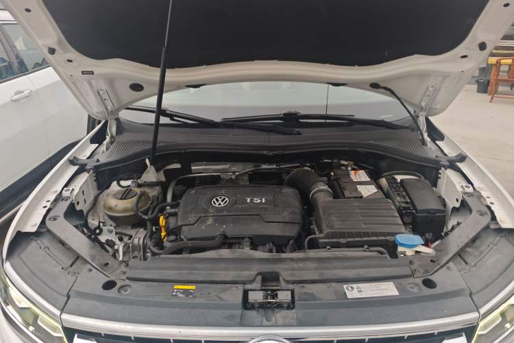 Used Volkswagen Tiguan L 2018 380TSI Automatic All-Wheel Drive Luxury Edition Engine Bay