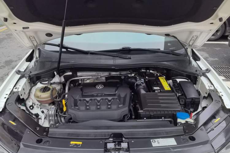 Used Volkswagen Tiguan L 2018 Facelift 330TSI Automatic Two-Wheel Drive Luxury Edition Engine Bay