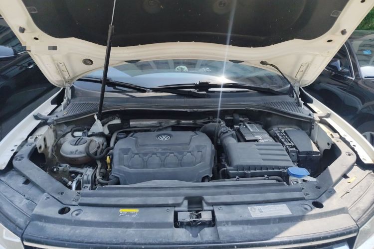 Used Volkswagen Tiguan L 2018 Revised Version 330TSI Automatic Two-Wheel Drive Trendy Edition Engine Bay